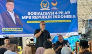 Kegiatan yang dihadiri oleh sekitar 150 warga ini juga turut dihadiri oleh sejumlah tokoh penting, di antaranya Imam Septiana, Anggota DPRD Kabupaten Lebak sekaligus Ketua Fraksi NasDem Lebak; Ika Kartikasari, Anggota DPRD Provinsi Banten; serta Dedy, Ketua DPD Partai NasDem Kabupaten Lebak.