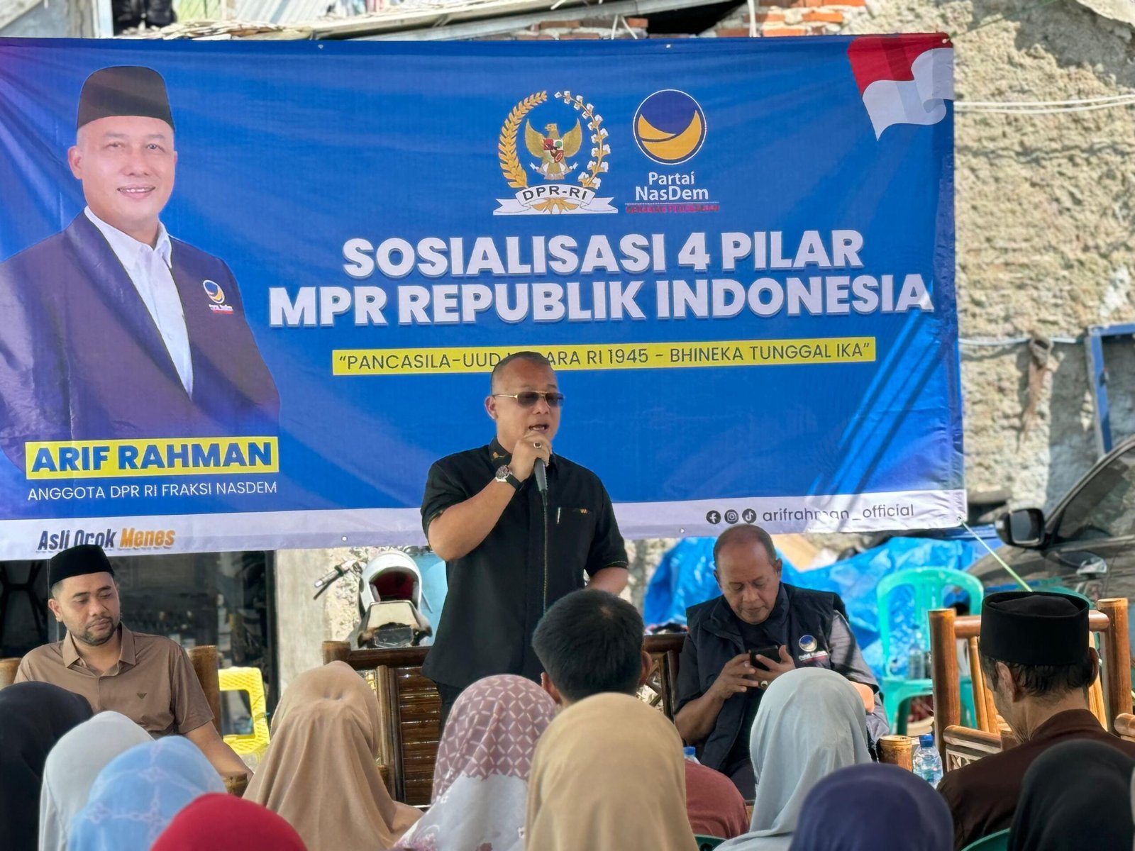 Kegiatan yang dihadiri oleh sekitar 150 warga ini juga turut dihadiri oleh sejumlah tokoh penting, di antaranya Imam Septiana, Anggota DPRD Kabupaten Lebak sekaligus Ketua Fraksi NasDem Lebak; Ika Kartikasari, Anggota DPRD Provinsi Banten; serta Dedy, Ketua DPD Partai NasDem Kabupaten Lebak.