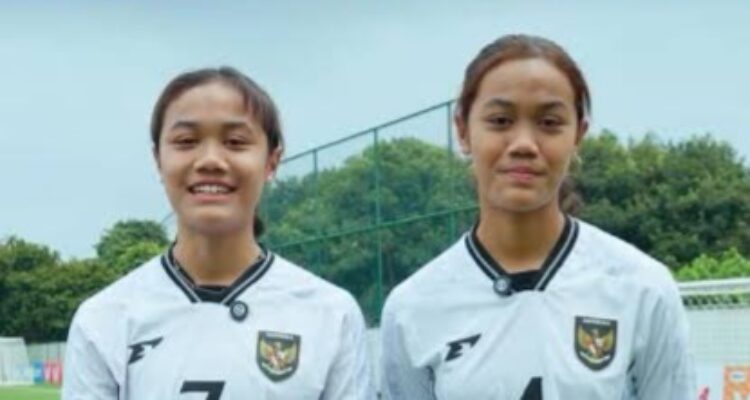 Menjelang peringatan Hari Kartini pada 21 April, kabar membanggakan datang dari ROKET FC. Bukan satu, melainkan dua pemain kembar binaan klub resmi dipanggil untuk memperkuat Tim Nasional Sepak Bola Putri U-17 Indonesia yang akan bertolak ke Prancis.